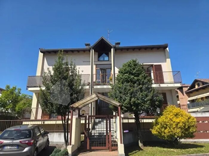 Appartamento trilocale in vendita in Via Passo Campolongo, Gallarate
