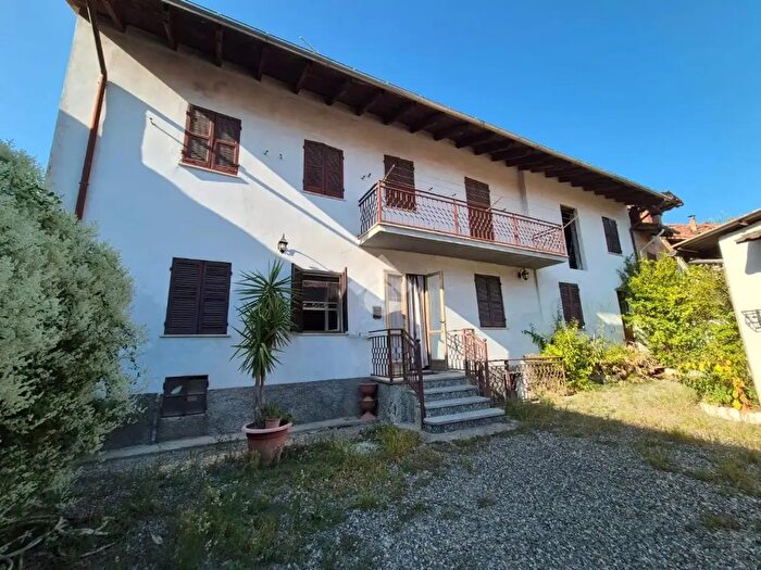 Casa con 8 locali in vendita in Via IV Novembre, Rivalta Bormida
