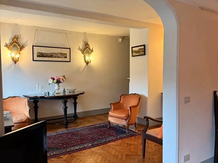 Appartamento con 5 locali in affitto in Firenze