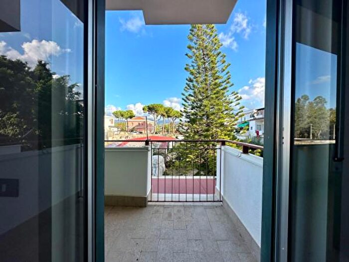 Appartamento con 5 locali in vendita in Via Gaetano Martino, Oliveri