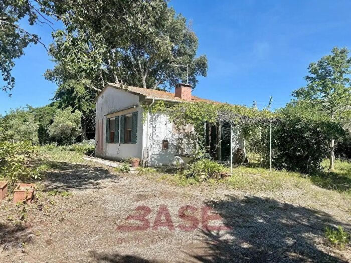 Casa quadrilocale in vendita in Via Terra dei Ceci, Cecina