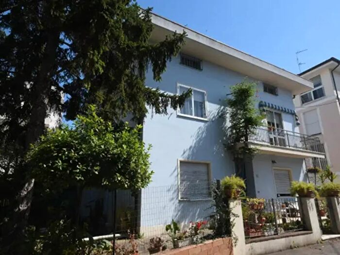 Casa con 5 locali in vendita in Viale Piero Maroncelli, Riccione