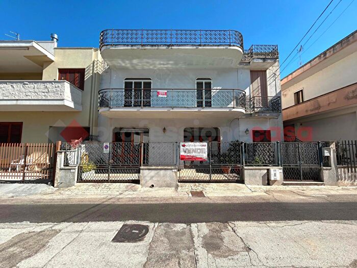 Casa quadrilocale in vendita in Via San Michele, Poggiardo