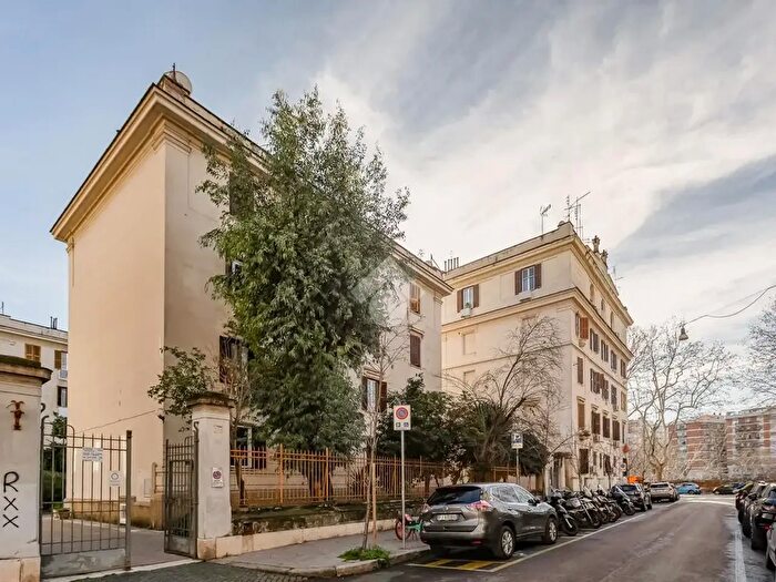 Appartamento trilocale in vendita in Via Giovanni Battista Bodoni, Roma