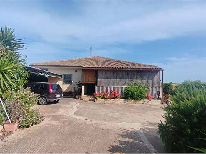 Casa con 6 locali in affitto in Santa Croce Camerina