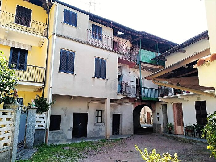 Casa quadrilocale in vendita in Pogno, Pogno