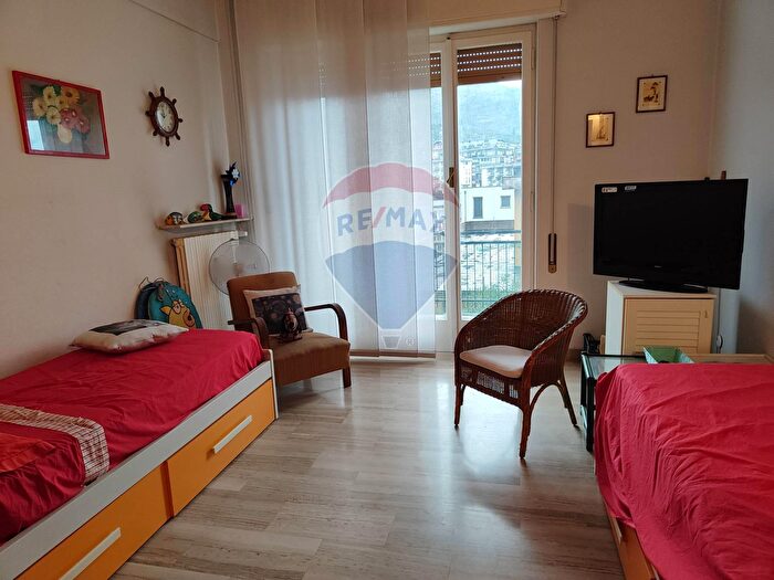 Appartamento trilocale in vendita in Via San Girolamo Emiliani, Rapallo