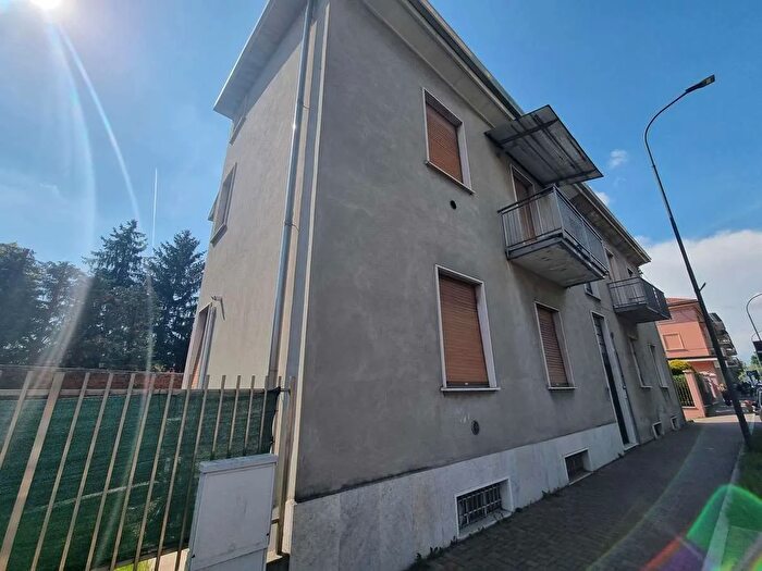 Casa quadrilocale in vendita in Via Monte Bianco, Limbiate