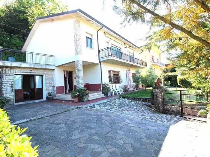 Casa con 12 locali in vendita in Aulla