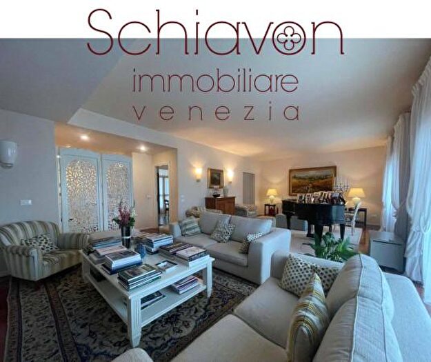 Appartamento con 6 locali in vendita in Venezia