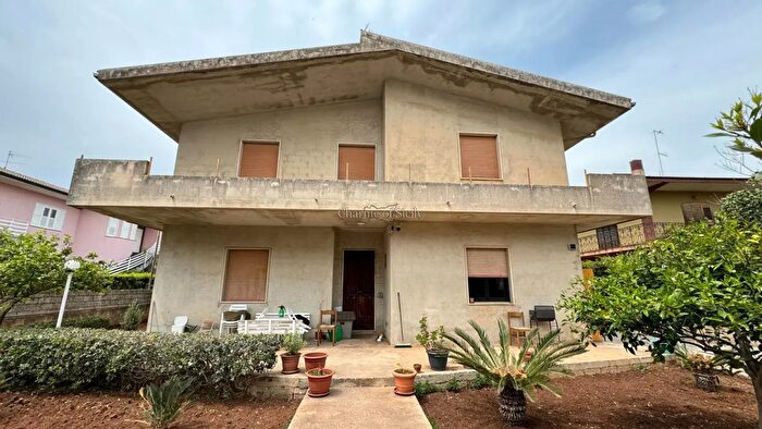 Casa con 5 locali in vendita in Via Nazionale Modica Ispica, Modica