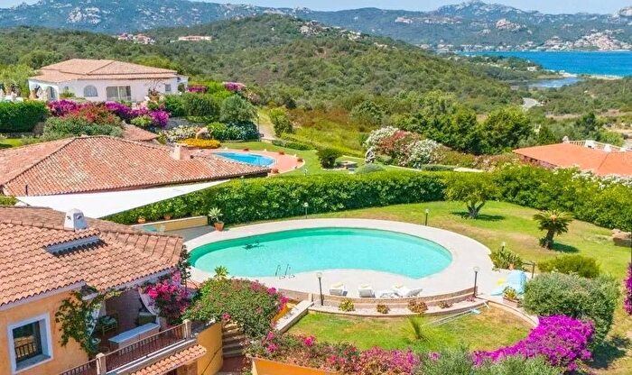 Casa con 12 locali in vendita in Località Pulicinu, Arzachena