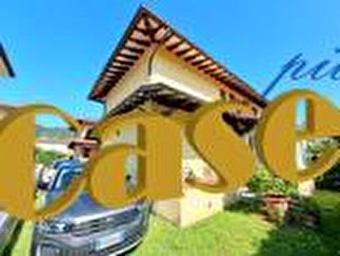 Casa con 8 locali in vendita in Massarosa