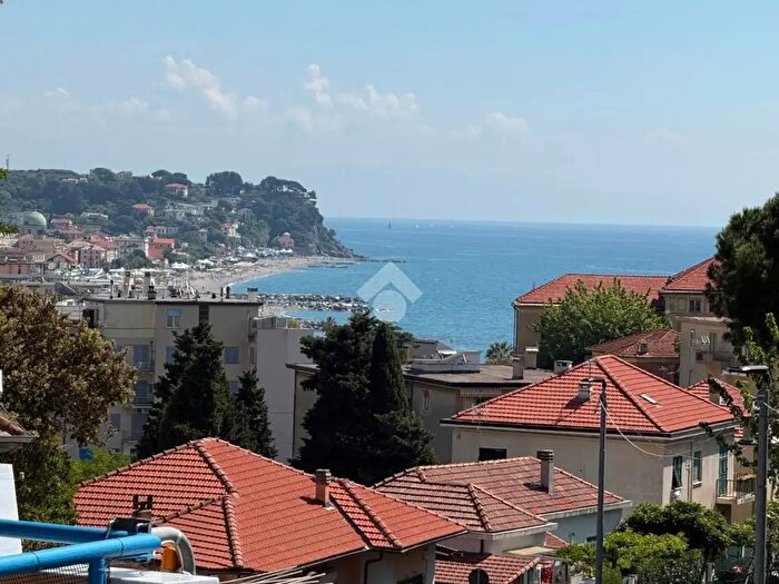 Appartamento quadrilocale in vendita in Via Gentile, Albissola Marina