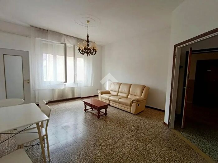Appartamento trilocale in affitto in Viale Belgioioso, Mantova