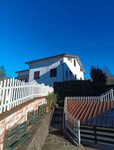 Appartamento con 8 locali in vendita in Licciana Nardi