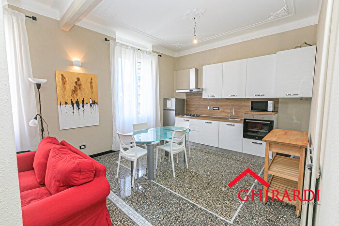 Appartamento con 6 locali in vendita in Via Ottava Società Case, Genova