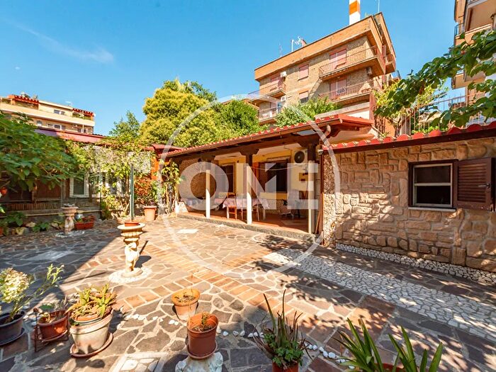 Appartamento bilocale in vendita in Via Sestino, Roma