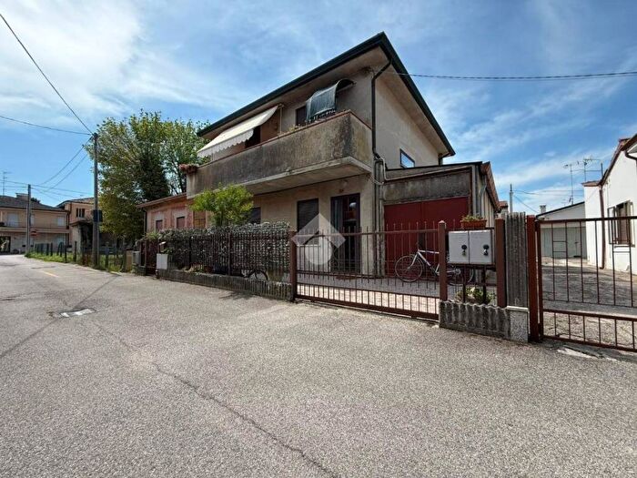 Casa con 6 locali in vendita in Via Bruno Buozzi, Commenda San Bortolo, Rovigo