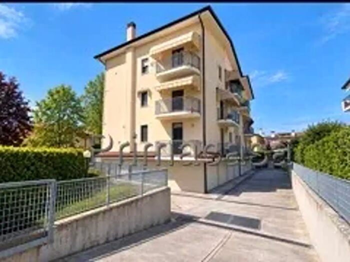Appartamento trilocale in vendita in Via Carlo Gozzi, Jesolo