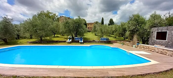 Casa con 18 locali in vendita in Castelnuovo Berardenga