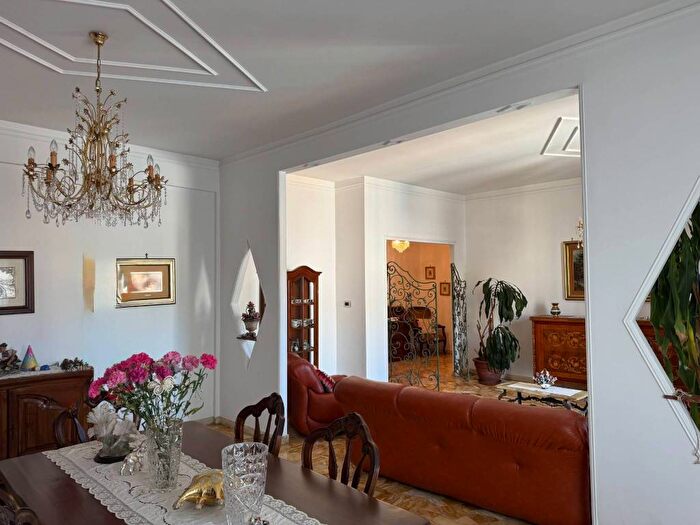 Appartamento con 6 locali in vendita in Corso Luigi Andrea Martinetti, Sampierdarena, Genova