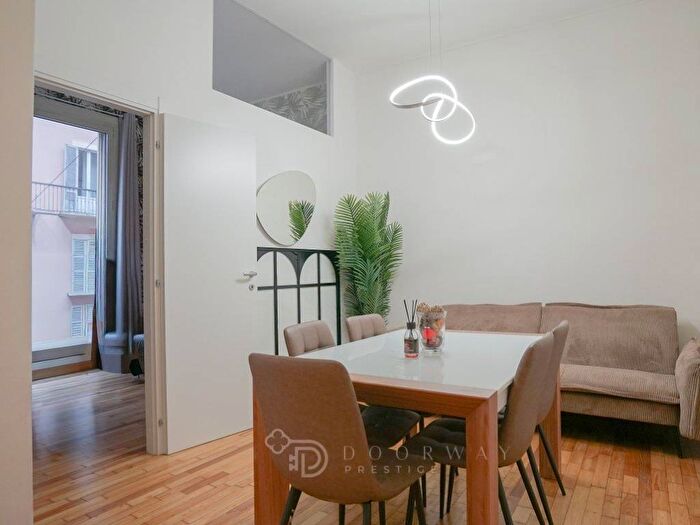 Appartamento trilocale in affitto in Via Meravigli, Duomo, Milano