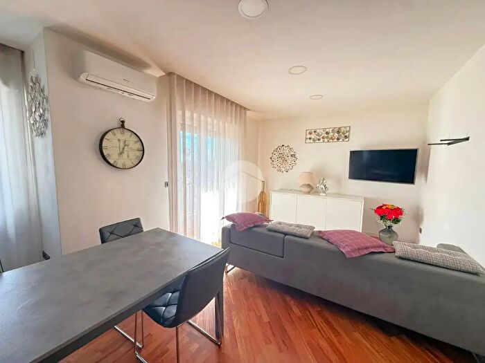 Appartamento trilocale in vendita in Via Cristoforo Colombo, Volla