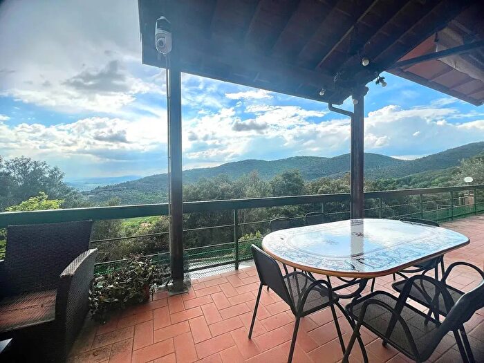Casa con 6 locali in vendita in Perugia