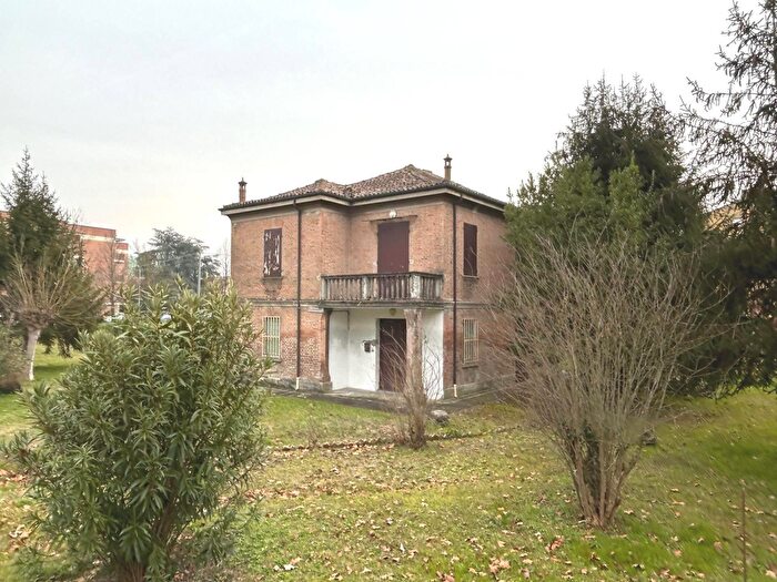Casa con 7 locali in vendita in Via Comacchio, Ferrara