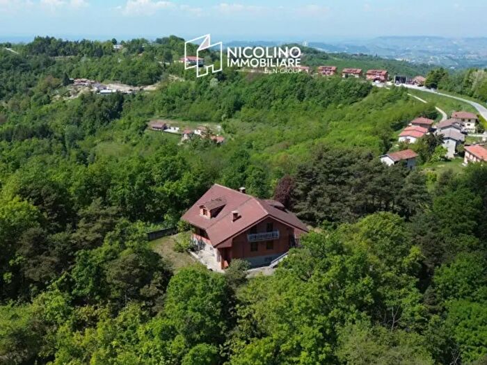 Casa con 6 locali in vendita in Via Provinciale, Cerreto Langhe