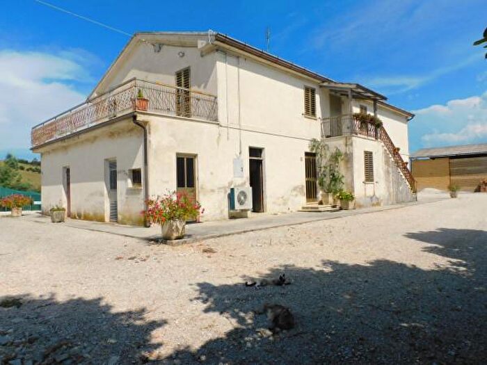 Casa con 6 locali in vendita in Contrada Vallestanca, SantAngelo In Pontano