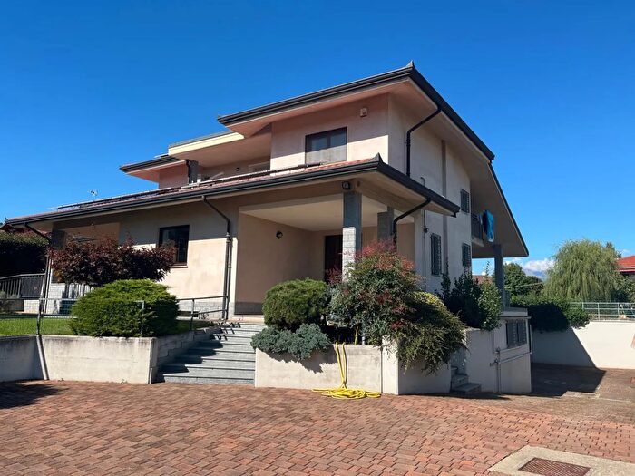 Casa con 12 locali in vendita in Via Tommaso Ferreri C, Barbania