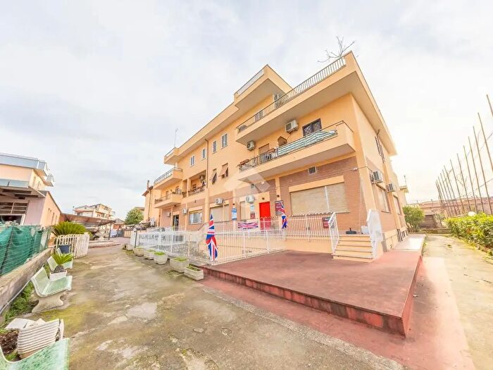 Appartamento trilocale in vendita in Via Massa di San Giuliano, Roma