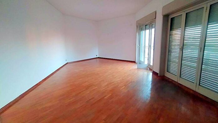 Appartamento con 6 locali in affitto in Via Cosenza, Vulcania Sanzio, Catania