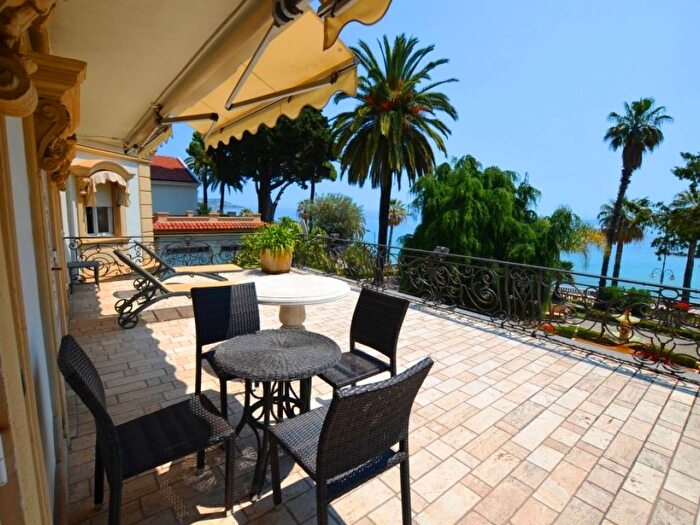 Appartamento quadrilocale in affitto in Lungomare Imperatrice, Corso degli Inglesi, Sanremo