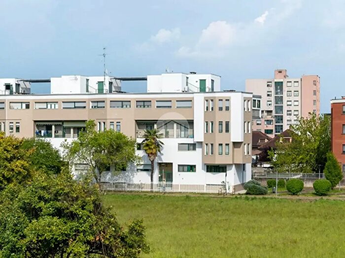 Appartamento trilocale in vendita in Via Silvio Pellico, Bollate