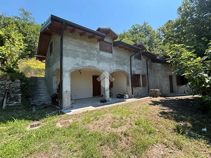 Casa quadrilocale in vendita in Località Villa Capanna, Stazzano