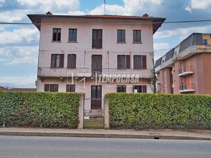 Casa con 6 locali in vendita in Lozzolo