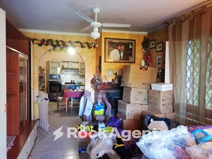 Appartamento quadrilocale in vendita in Via Brigate Partigiane, Follo