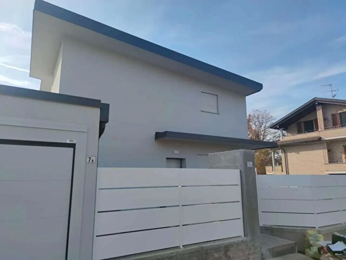 Casa quadrilocale in vendita in Briosco