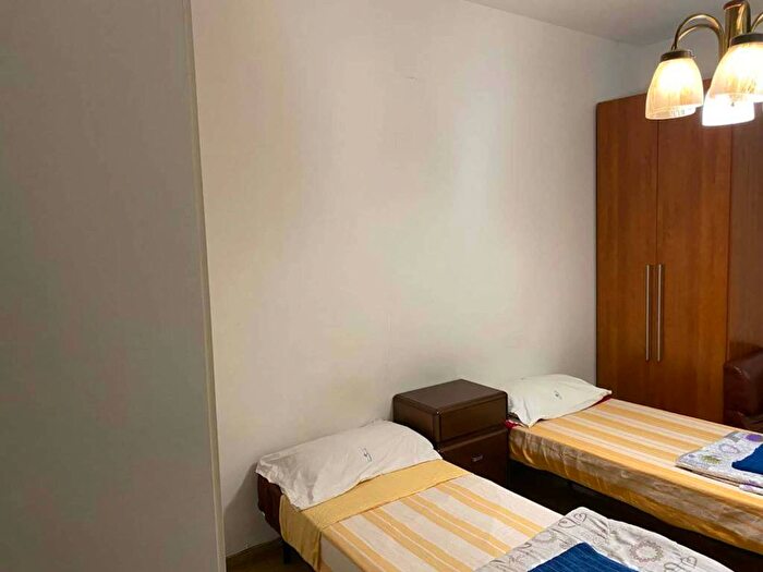 Appartamento quadrilocale in affitto in Alzaia Naviglio Pavese, Famagosta, Milano