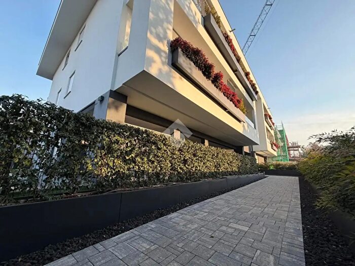 Appartamento trilocale in vendita in Via Milano, Seregno