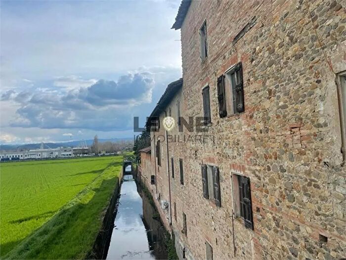 Casa con 9 locali in vendita in Spilamberto