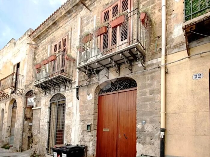 Appartamento trilocale in vendita in Via del Celso, Palermo