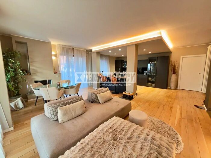 Appartamento quadrilocale in vendita in Via I Maggio, Buccinasco