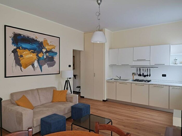 Appartamento trilocale in affitto in Via Toschi, Centro Storico, Reggio Emilia