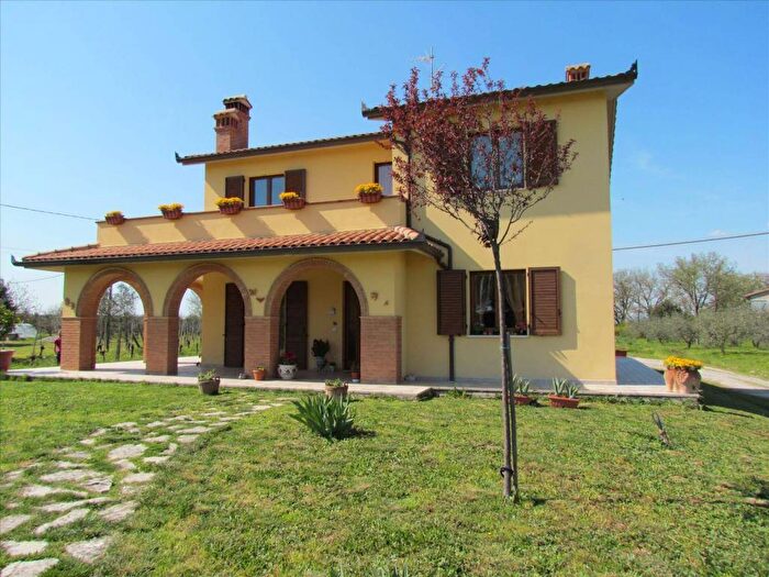 Casa con 6 locali in vendita in Vitellino, Castiglione del Lago