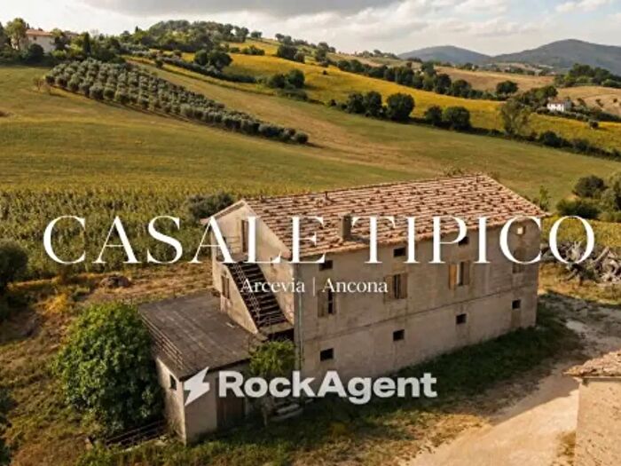 Casa con 6 locali in vendita in Frazione Magnadorsa, Arcevia