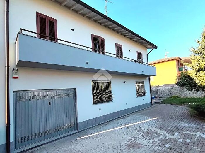 Casa quadrilocale in vendita in Via Caio Plinio, Cermenate